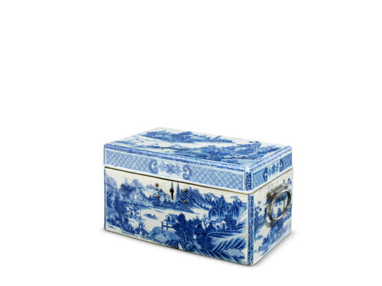 A SET OF THREE GEORGE III OLD SHEFFIELD PLATE TEA CADDIES IN CHINESE BLUE AND WHITE PORCELAIN CASE - photo 1