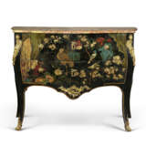 A LOUIS XV ORMOLU-MOUNTED COROMANDEL LACQUER AND VERNIS MARTIN COMMODE - Foto 1