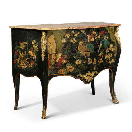 A LOUIS XV ORMOLU-MOUNTED COROMANDEL LACQUER AND VERNIS MARTIN COMMODE - Foto 2