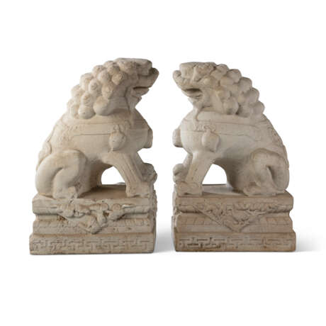 A PAIR OF CHINESE MARBLE LIONS - фото 4