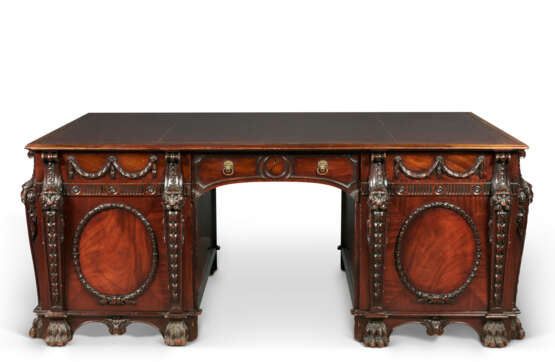 AN ENGLISH MAHOGANY PARTNER'S DESK - фото 1