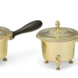 A PAIR OF FRENCH SILVER-GILT CASSOLETTES AND COVERS FROM THE BORGHESE SERVICE - фото 2