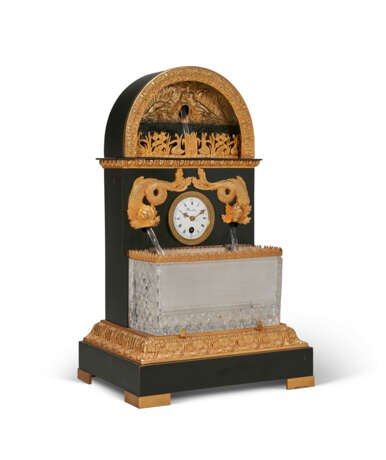 A FRENCH ORMOLU AND PATINATED BRONZE MANTEL CLOCK - фото 5