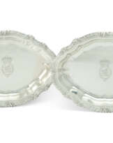 A PAIR OF GEORGE III SILVER ENTREE DISHES