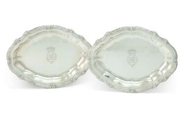 A PAIR OF GEORGE III SILVER ENTREE DISHES