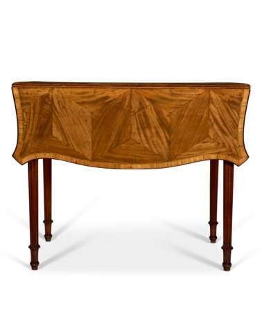 A GEORGE III MAHOGANY AND TULIPWOOD-BANDED AND MARQUETRY-INLAID PEMBROKE TABLE - фото 6