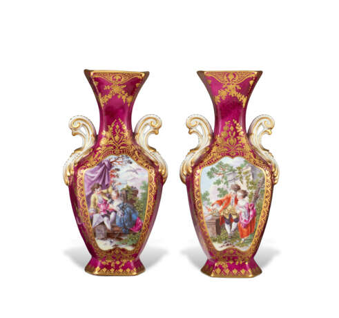 A PAIR OF CHELSEA PORCELAIN CLARET-GROUND VASES - photo 2