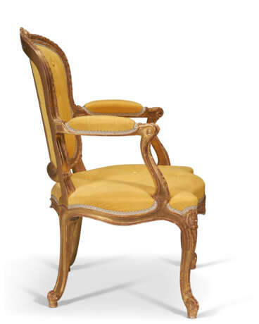 A GEORGE III GILTWOOD ARMCHAIR - Foto 3