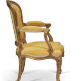 A GEORGE III GILTWOOD ARMCHAIR - Foto 3