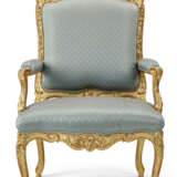 A SET OF FOUR EARLY LOUIS XV GILT-WALNUT FAUTEUILS - photo 3