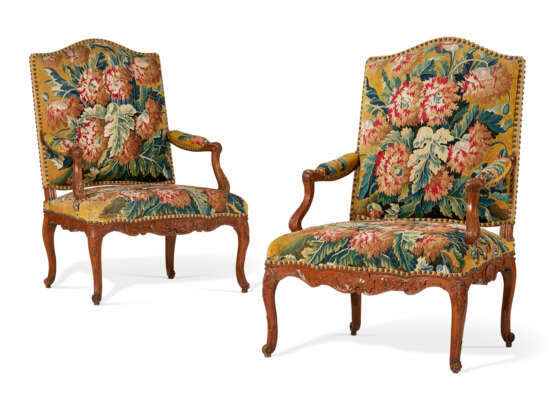 A PAIR OF REGENCE BEECHWOOD FAUTEUILS - photo 1