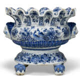 A DUTCH DELFT BLUE AND WHITE CHINOISERIE OVAL WINE-COOLER - photo 2