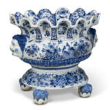 A DUTCH DELFT BLUE AND WHITE CHINOISERIE OVAL WINE-COOLER - photo 3