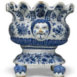 A DUTCH DELFT BLUE AND WHITE CHINOISERIE OVAL WINE-COOLER - photo 5