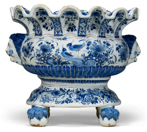 A DUTCH DELFT BLUE AND WHITE CHINOISERIE OVAL WINE-COOLER - photo 6