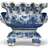 A DUTCH DELFT BLUE AND WHITE CHINOISERIE OVAL WINE-COOLER - photo 6