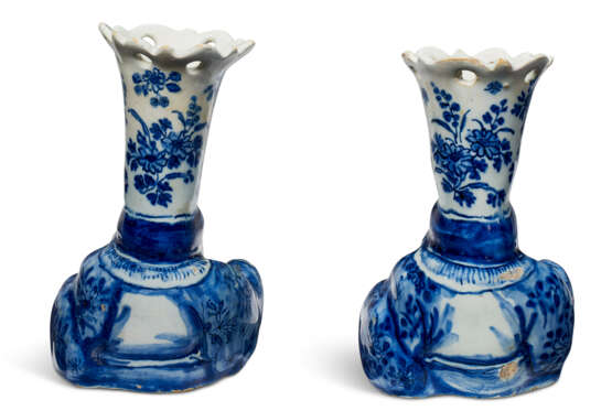 A PAIR OF DUTCH DELFT BLUE AND WHITE MODELS OF BUDDHAS - photo 3