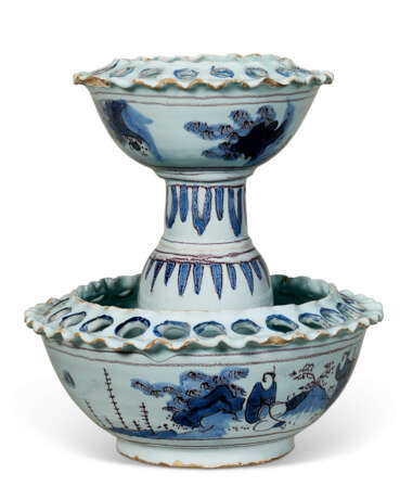 A NORTH EUROPEAN BLUE AND WHITE TIERED TULIP VASE IN PIERCED BOWL - Foto 6