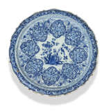 A DUTCH DELFT BLUE & WHITE TAZZA - photo 3