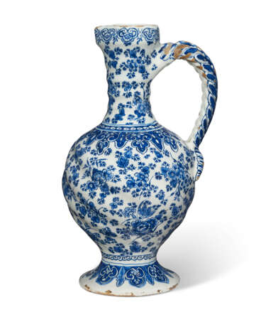 A DUTCH DELFT BLUE AND WHITE EWER - photo 1