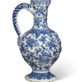 A DUTCH DELFT BLUE AND WHITE EWER - photo 2