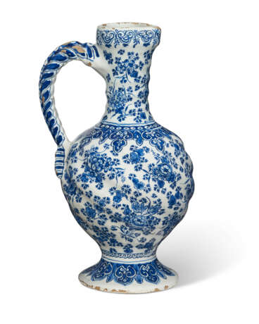 A DUTCH DELFT BLUE AND WHITE EWER - photo 2