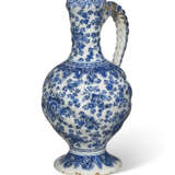 A DUTCH DELFT BLUE AND WHITE EWER - photo 3