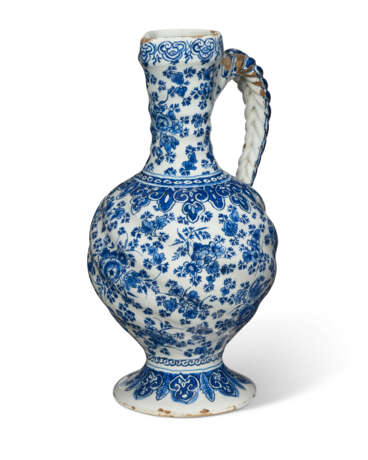 A DUTCH DELFT BLUE AND WHITE EWER - photo 3