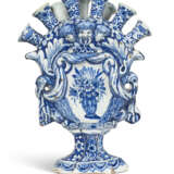 A DUTCH DELFT BLUE AND WHITE FIGURAL TULIP VASE - photo 2