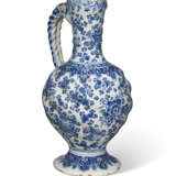 A DUTCH DELFT BLUE AND WHITE EWER - photo 4