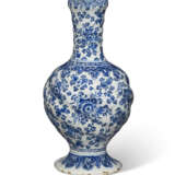 A DUTCH DELFT BLUE AND WHITE EWER - photo 5