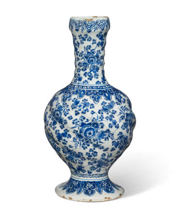 A DUTCH DELFT BLUE AND WHITE EWER - photo 5