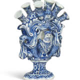 A DUTCH DELFT BLUE AND WHITE FIGURAL TULIP VASE - photo 5