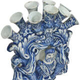 A DUTCH DELFT BLUE AND WHITE FIGURAL TULIP VASE - photo 7