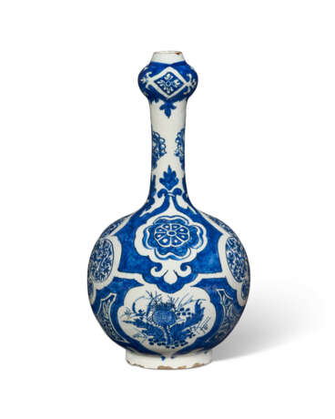 A DUTCH DELFT BLUE AND WHITE 'UNIONIST' VASE MADE FOR THE BRITISH MARKET - photo 2