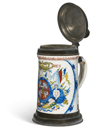 A PEWTER-MOUNTED DUTCH DELFT COMMEMORATIVE ROYAL ARMORIAL POLYCHROME TANKARD - photo 3