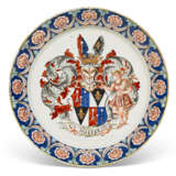 A DUTCH DELFT DORE ARMORIAL 'VAN HOEKKE' DISH - Foto 1