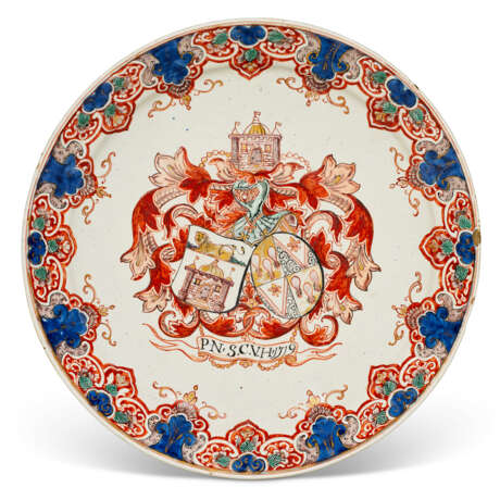 A DUTCH DELFT DORE ARMORIAL DISH - Foto 1