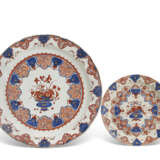 TWO PAIRS OF DUTCH DELFT DORE POLYCHROME 'HANA KAGO' DISHES - Foto 3