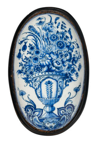 A DUTCH DELFT BLUE AND WHITE BRUSH BACK (BORSTELRUG) - Foto 2