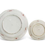 TWO PAIRS OF DUTCH DELFT DORE POLYCHROME 'HANA KAGO' DISHES - Foto 6