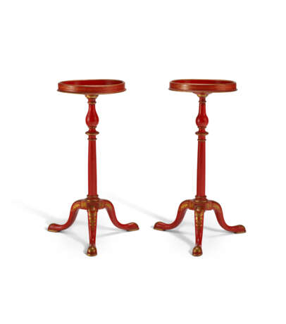 A PAIR OF GEORGE II RED-JAPANNED CIRCULAR TRIPOD CANDLESTANDS - photo 1