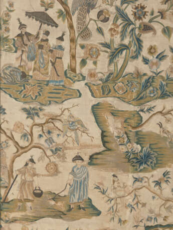 A LARGE CHINOISERIE SILK AND METALLIC NEEDLEWORK FRAGMENT - photo 3