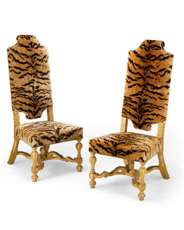 A PAIR OF WILLIAM AND MARY CARVED GILTWOOD SIDE CHAIRS - Foto 1