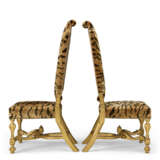 A PAIR OF WILLIAM AND MARY CARVED GILTWOOD SIDE CHAIRS - Foto 2