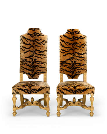 A PAIR OF WILLIAM AND MARY CARVED GILTWOOD SIDE CHAIRS - Foto 3