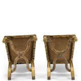 A PAIR OF WILLIAM AND MARY CARVED GILTWOOD SIDE CHAIRS - Foto 6