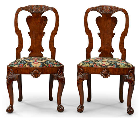 A PAIR OF GEORGE II WALNUT SIDE CHAIRS - photo 2