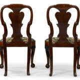 A PAIR OF GEORGE II WALNUT SIDE CHAIRS - photo 5