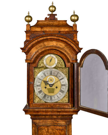 A GEORGE I WALNUT LONGCASE CLOCK - photo 2